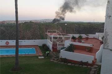  Incendio en el interior de un recinto vallado de La Garita, próximo al vial costero/TA.